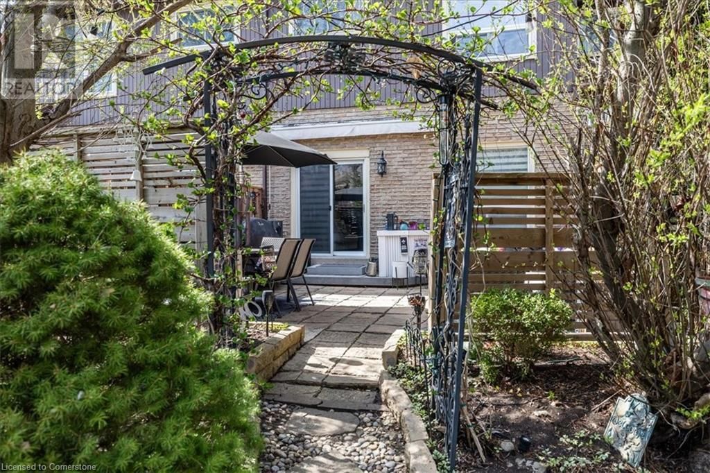 150 - 2301 CAVENDISH DRIVE Image 44