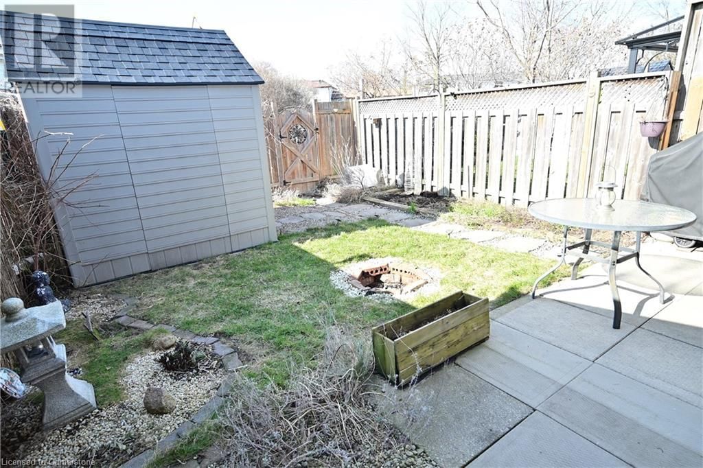 747 PARKVIEW CRESCENT Image 32