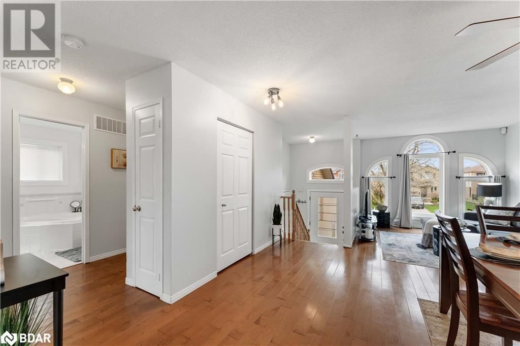 36 LESLIE AVENUE Image 12