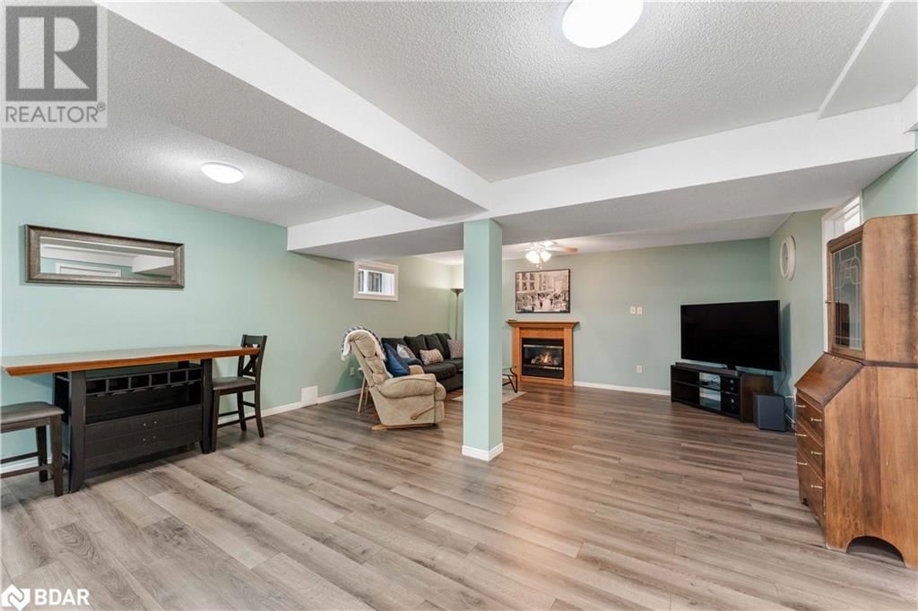 36 LESLIE AVENUE Image 19