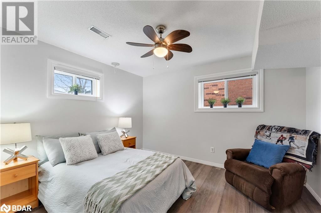 36 LESLIE AVENUE Image 23