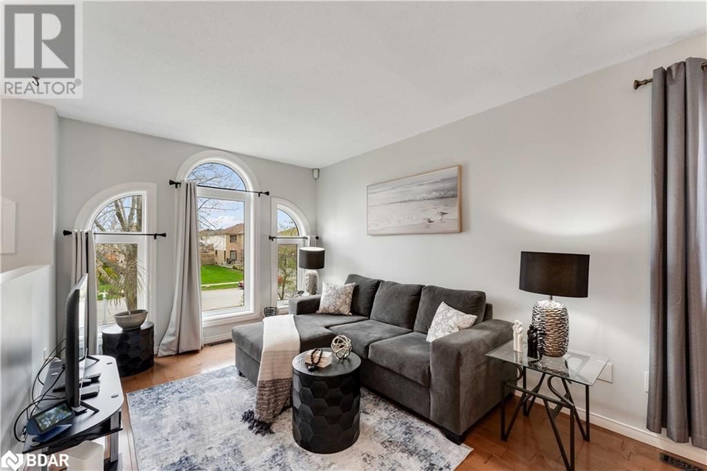 36 LESLIE AVENUE Image 6