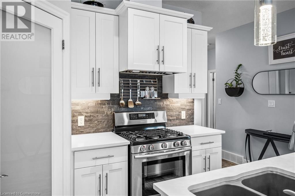 100 TAMARACK BOULEVARD Image 10