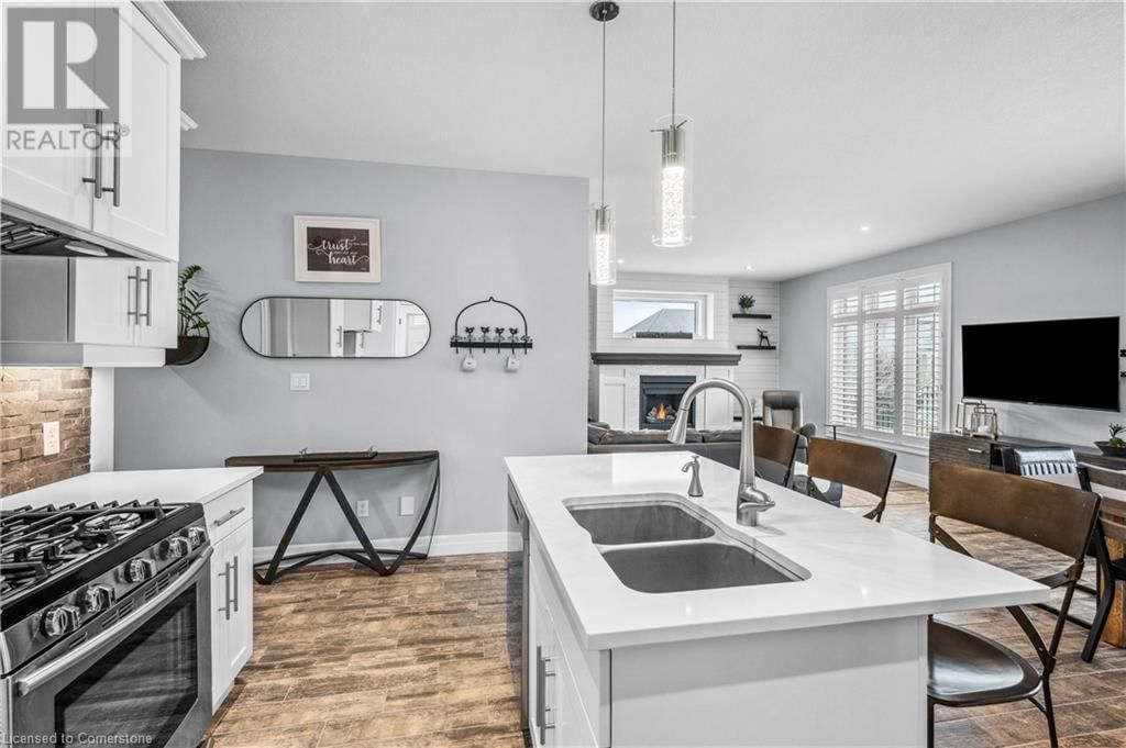 100 TAMARACK BOULEVARD Image 11