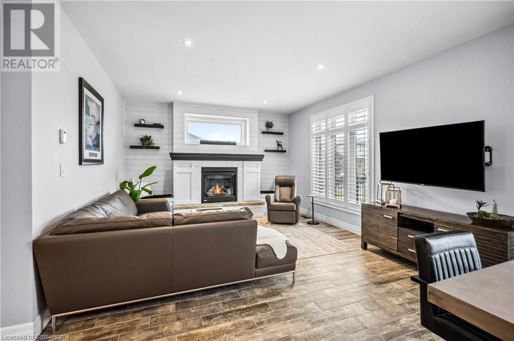 100 TAMARACK BOULEVARD Image 12