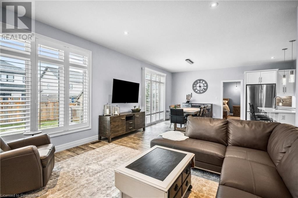 100 TAMARACK BOULEVARD Image 15