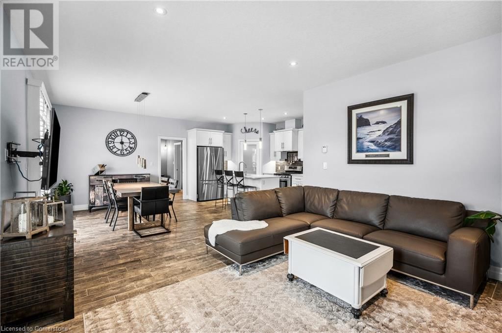 100 TAMARACK BOULEVARD Image 16