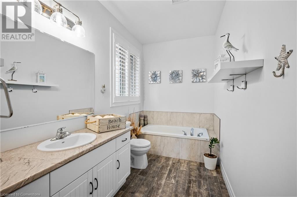 100 TAMARACK BOULEVARD Image 23