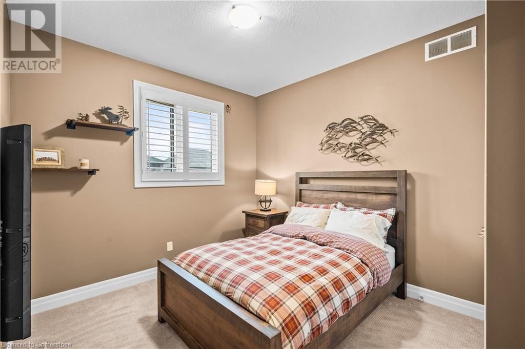 100 TAMARACK BOULEVARD Image 30