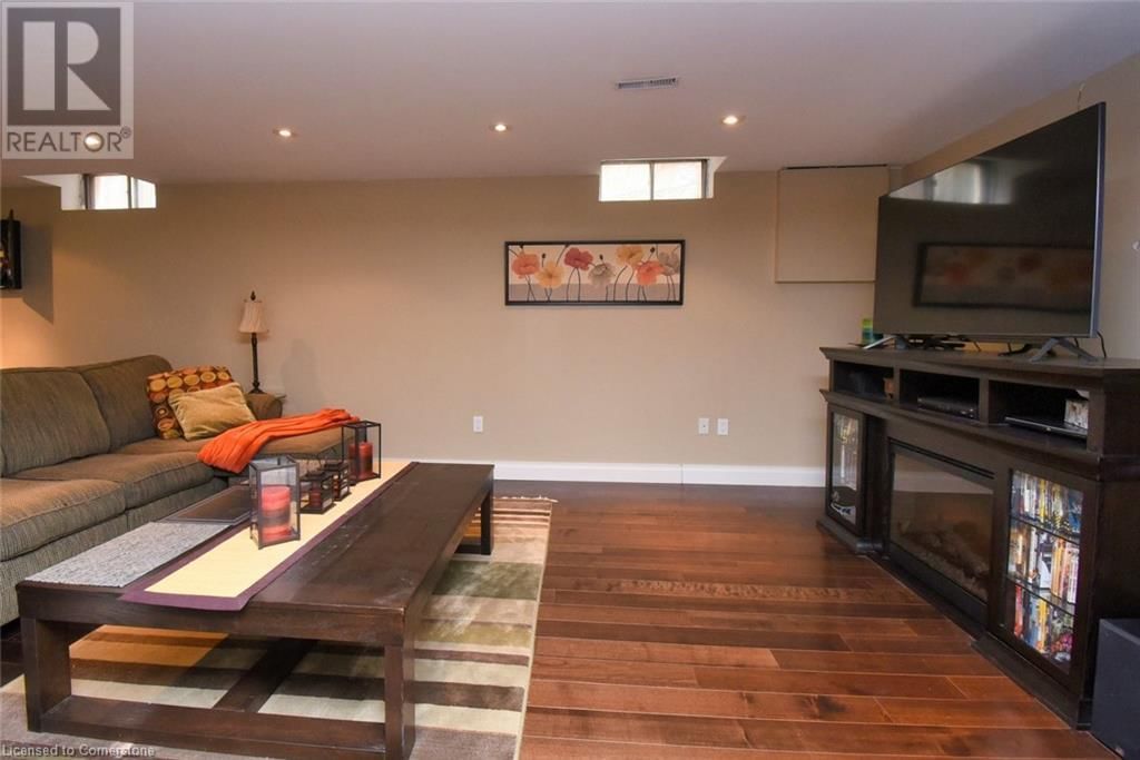 3219 HAZELWOOD AVENUE Image 32