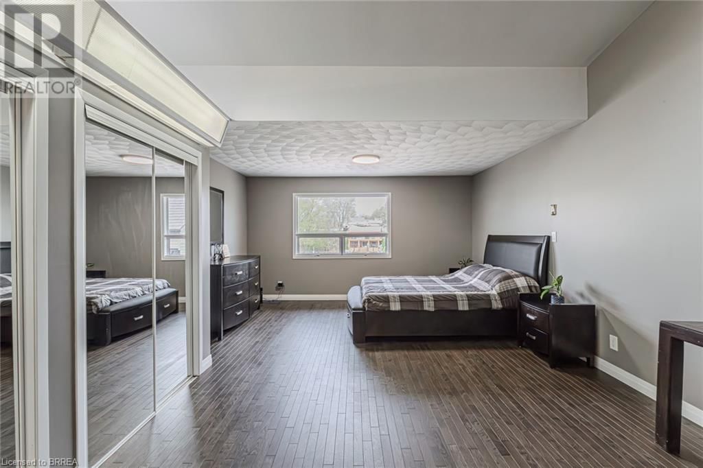 54 GRAND STREET Image 7