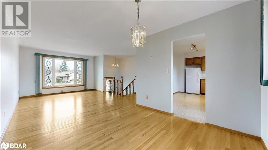 4 GAUDAUR COURT Image 11