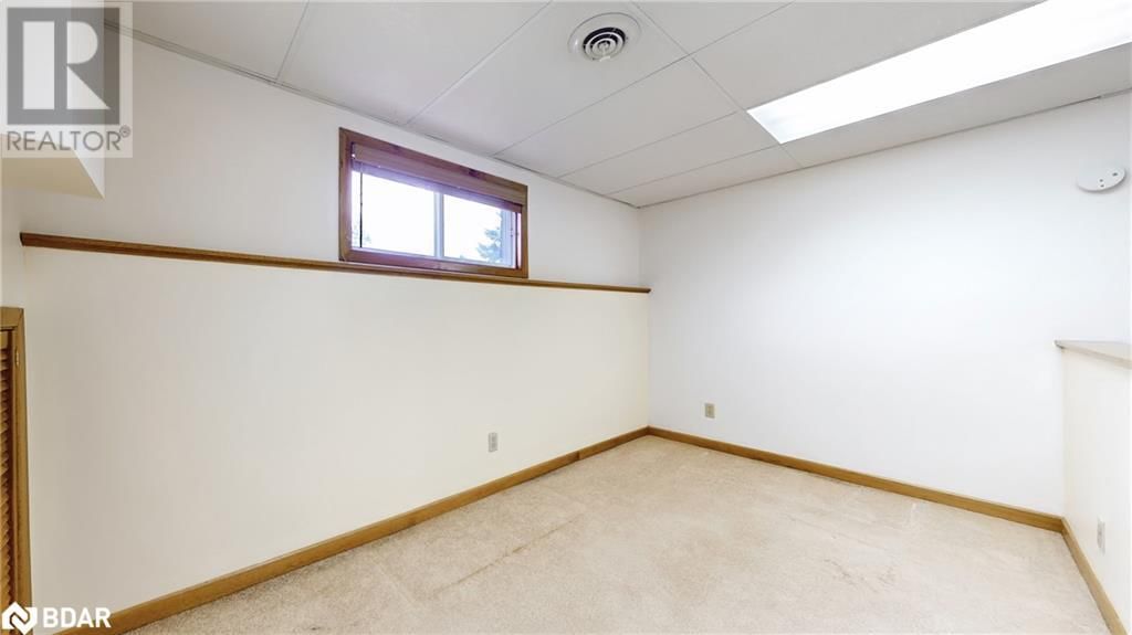 4 GAUDAUR COURT Image 32