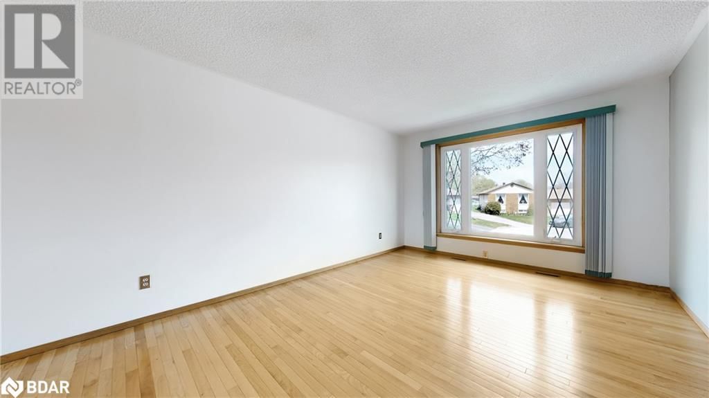 4 GAUDAUR COURT Image 5