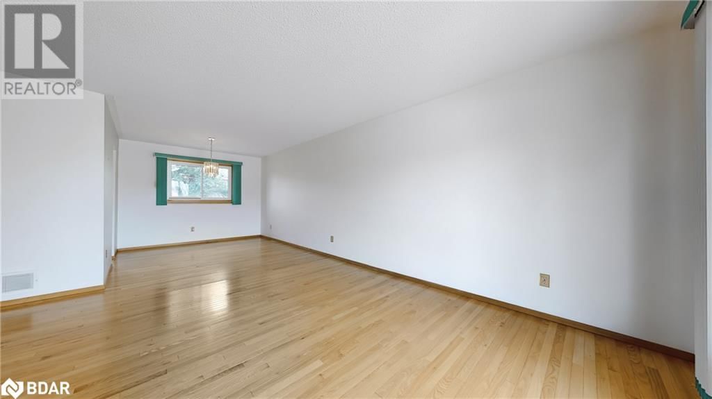 4 GAUDAUR COURT Image 9
