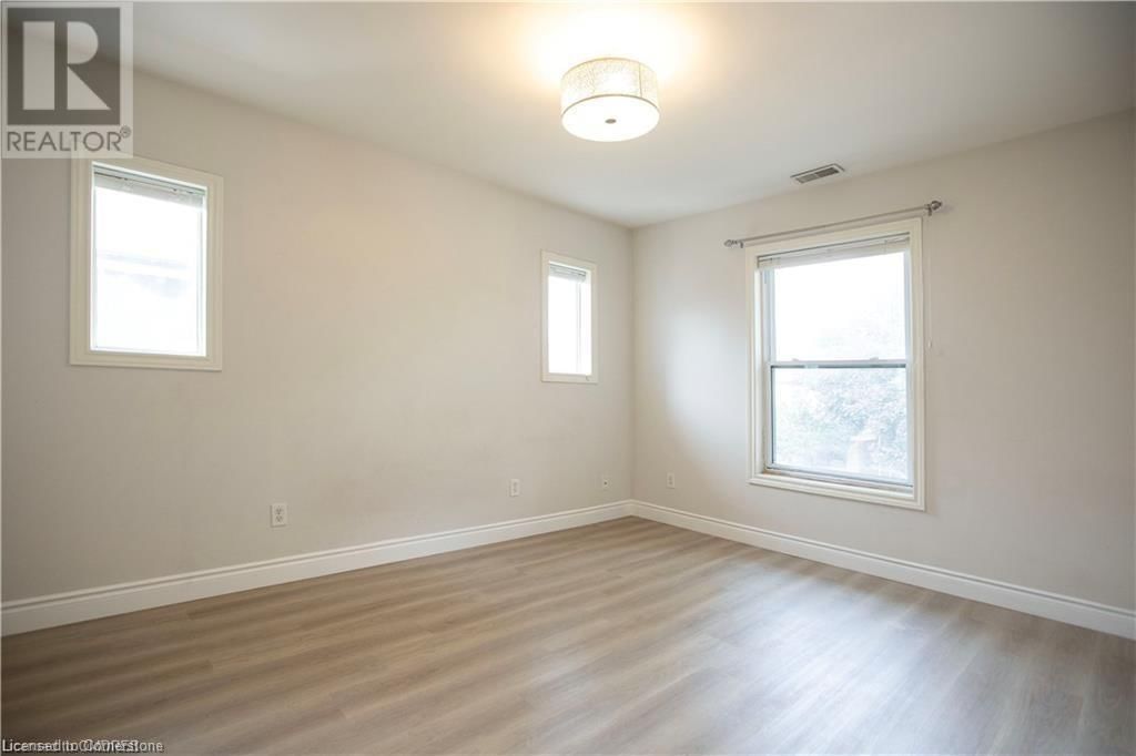 2 - 49 FAIRLEIGH AVENUE Image 5