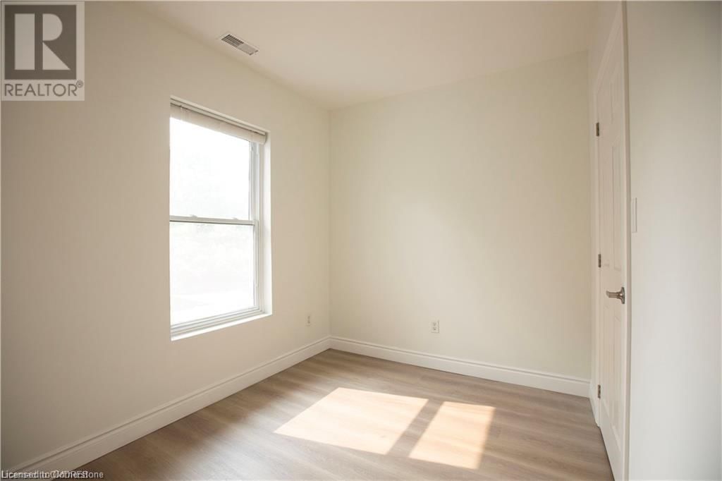 2 - 49 FAIRLEIGH AVENUE Image 6