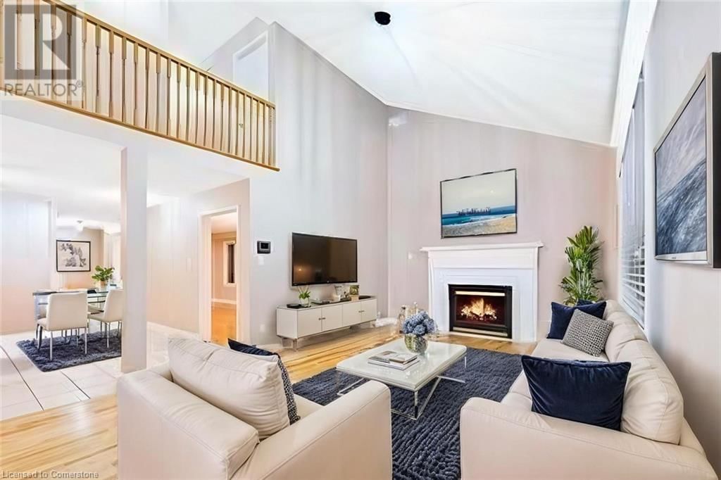 UPPER - 381 CRERAR DRIVE Image 1