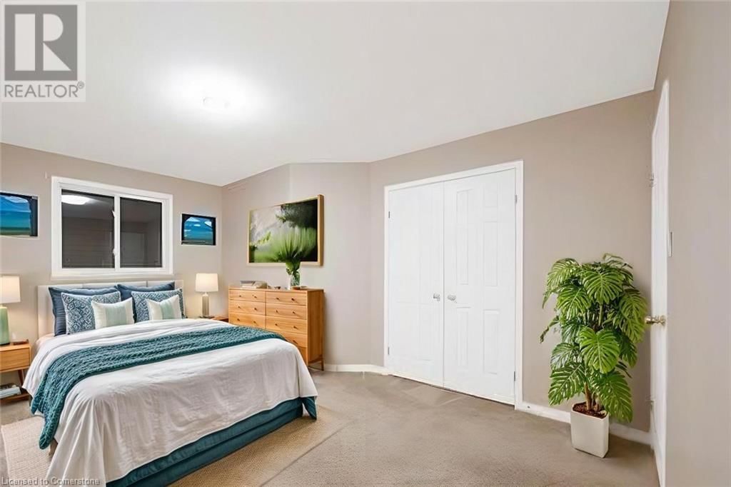 UPPER - 381 CRERAR DRIVE Image 11