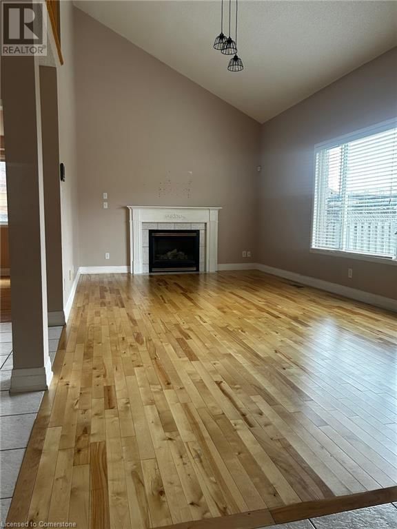 UPPER - 381 CRERAR DRIVE Image 6