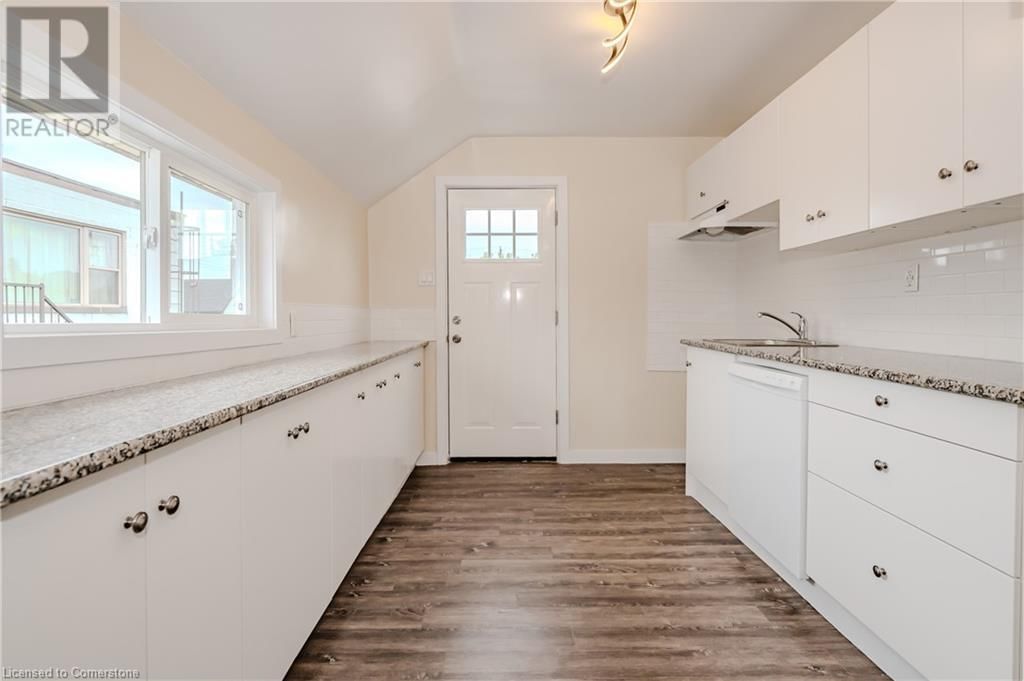 73 ALBANY AVENUE Image 6