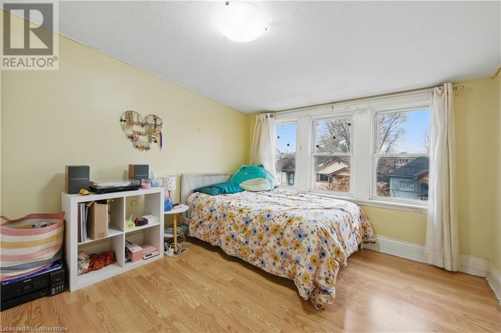 76 CAMBRIDGE AVENUE Image 18