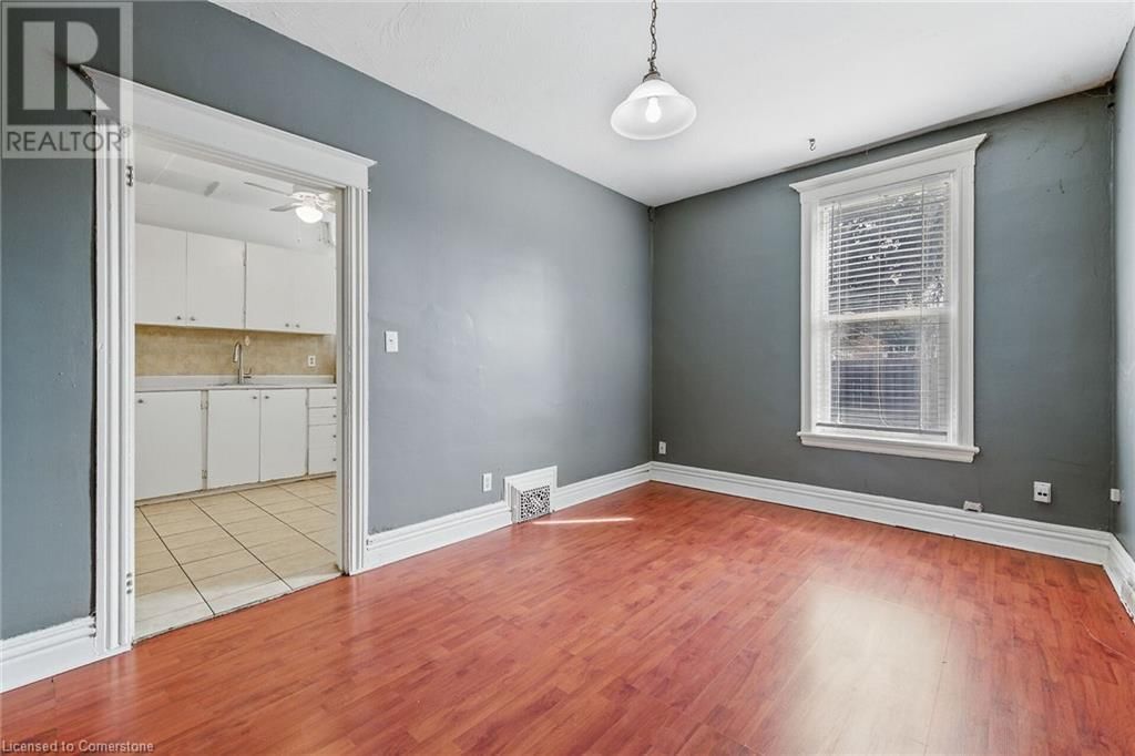694 WILSON STREET Image 10