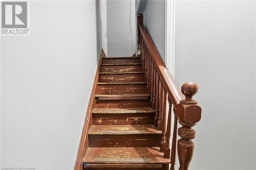694 WILSON STREET Image 15