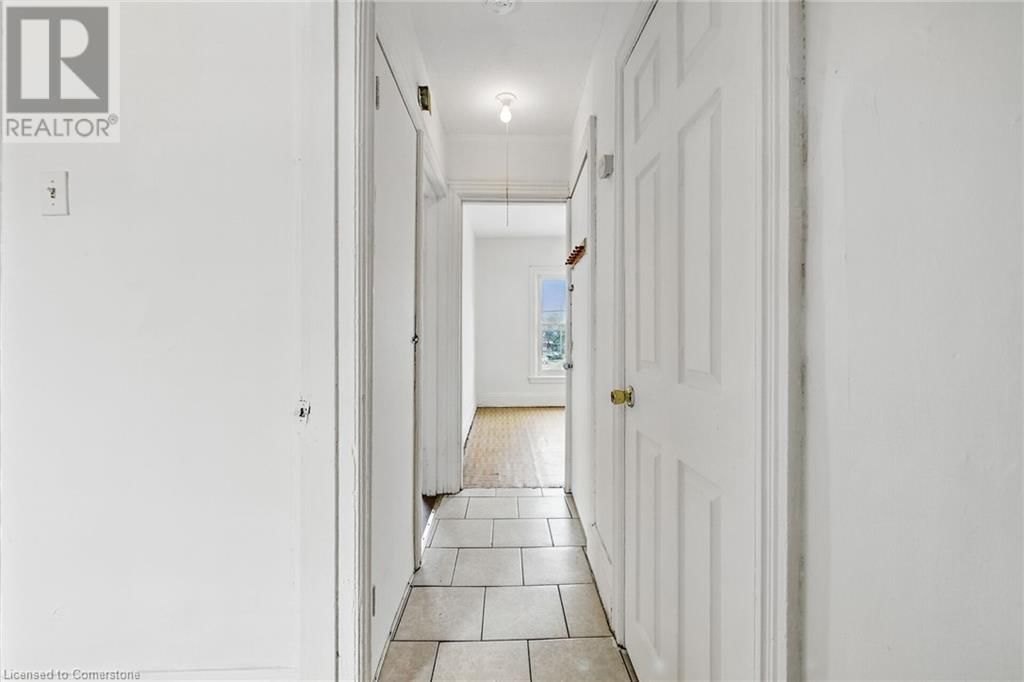 694 WILSON STREET Image 21