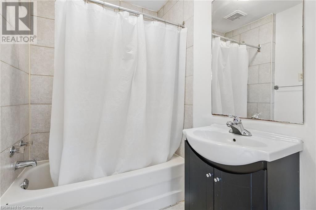 694 WILSON STREET Image 22