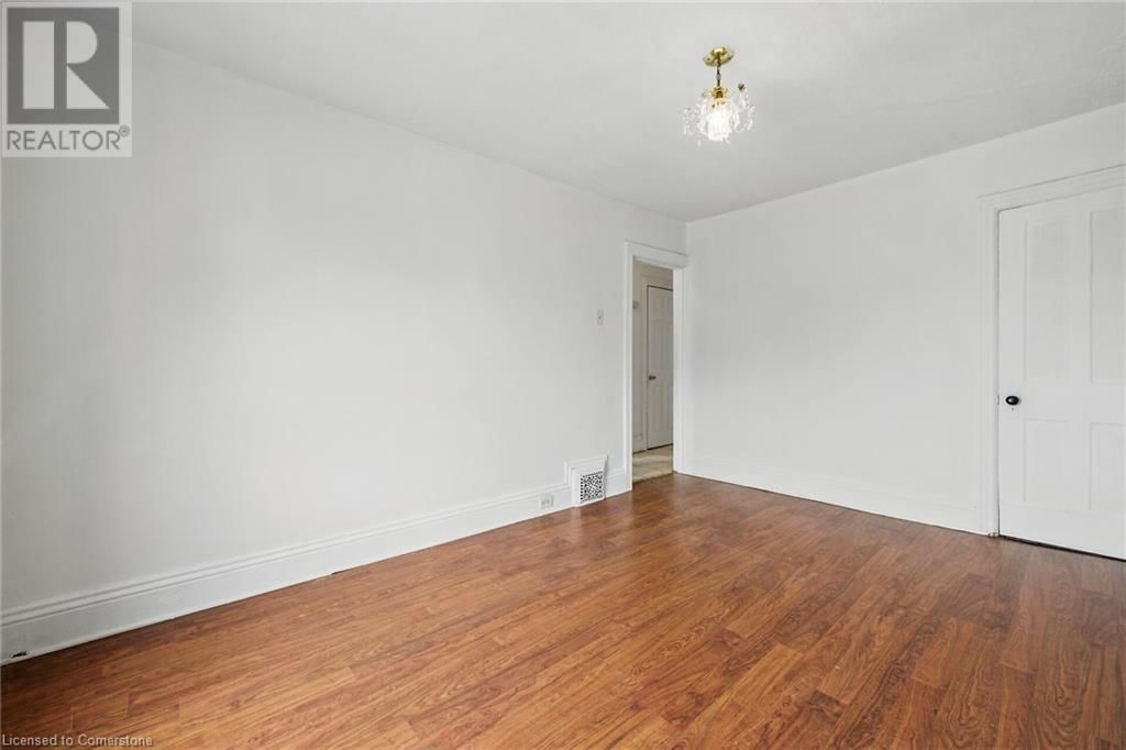 694 WILSON STREET Image 24