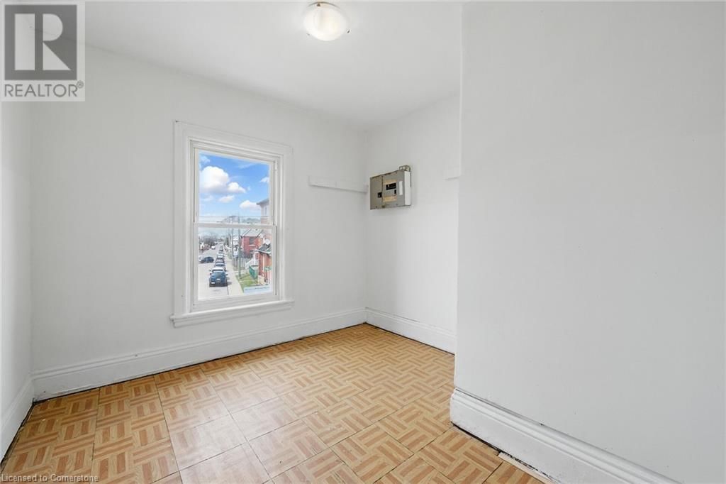 694 WILSON STREET Image 25