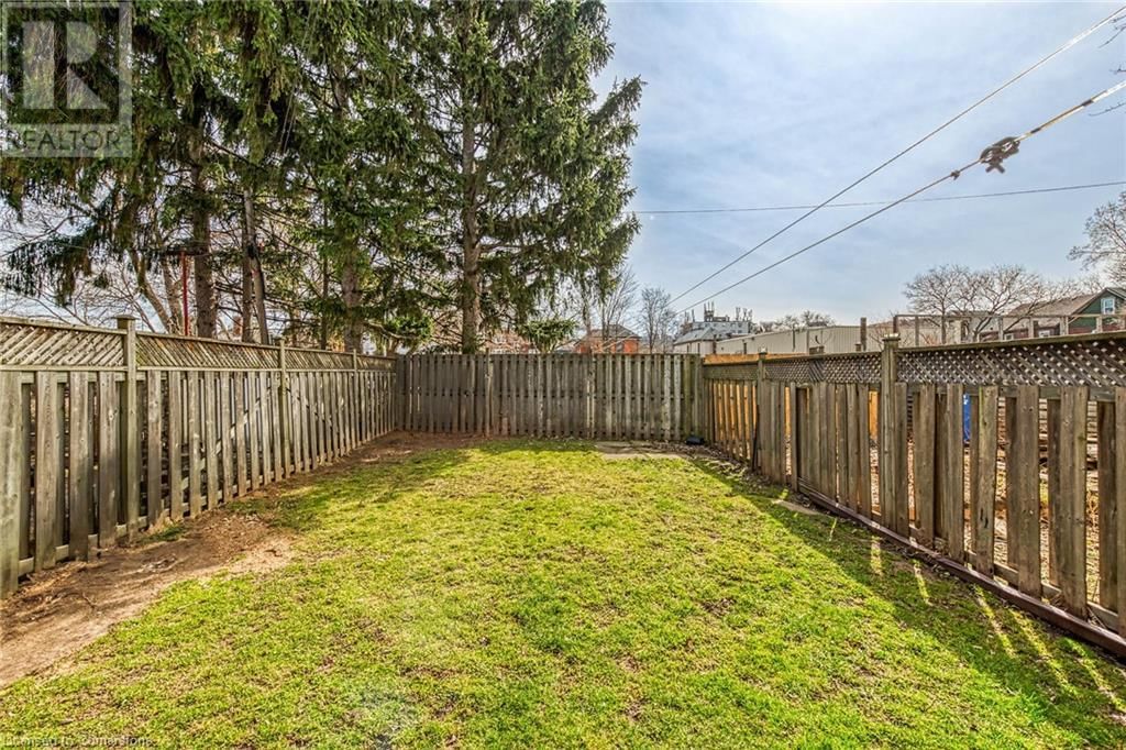 694 WILSON STREET Image 28