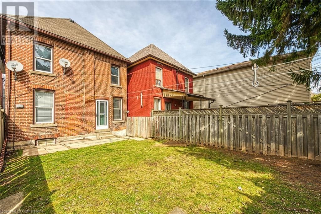 694 WILSON STREET Image 29