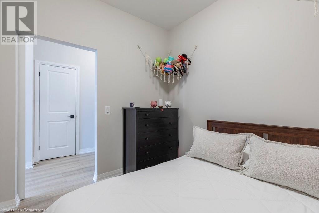 208 - 120 SPRINGVALLEY CRESCENT Image 32