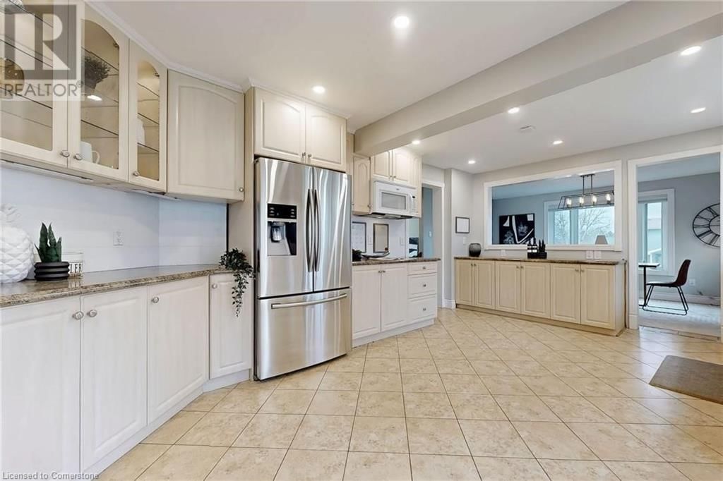 2368 CAVENDISH DRIVE Image 14