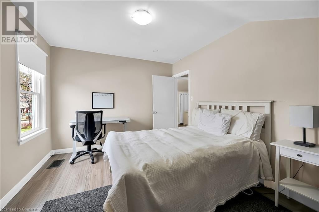 43 STERLING STREET Image 16