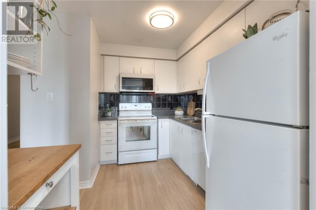 48 - 10 HOLBORN COURT Image 10
