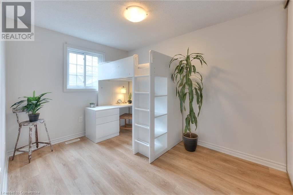 48 - 10 HOLBORN COURT Image 16