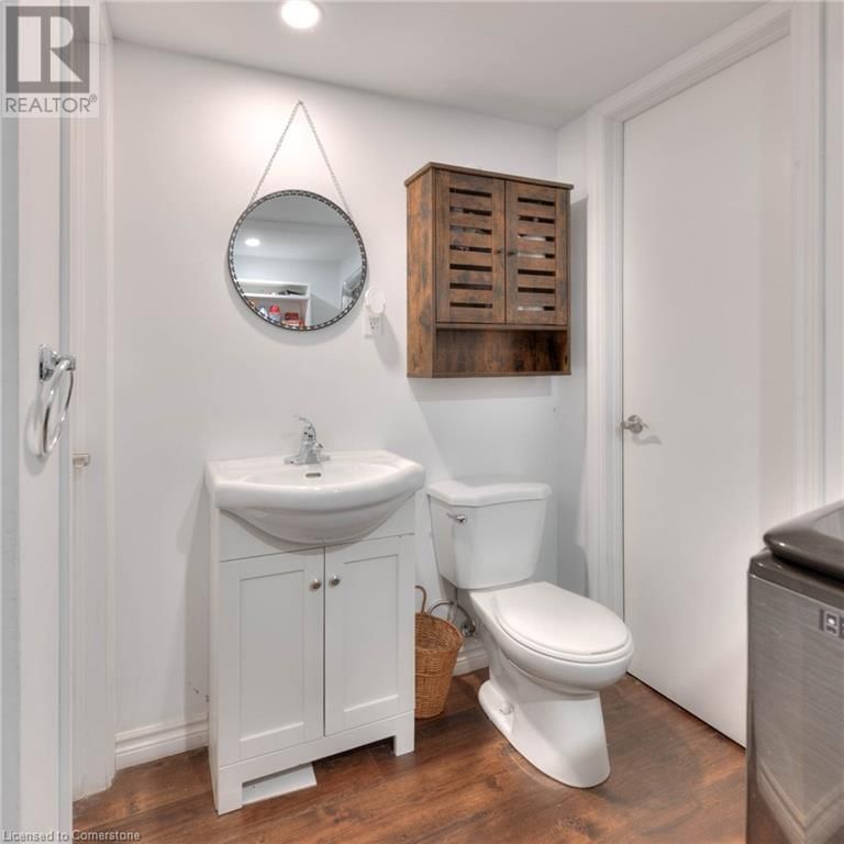 48 - 10 HOLBORN COURT Image 21