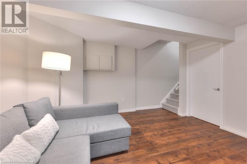 48 - 10 HOLBORN COURT Image 26