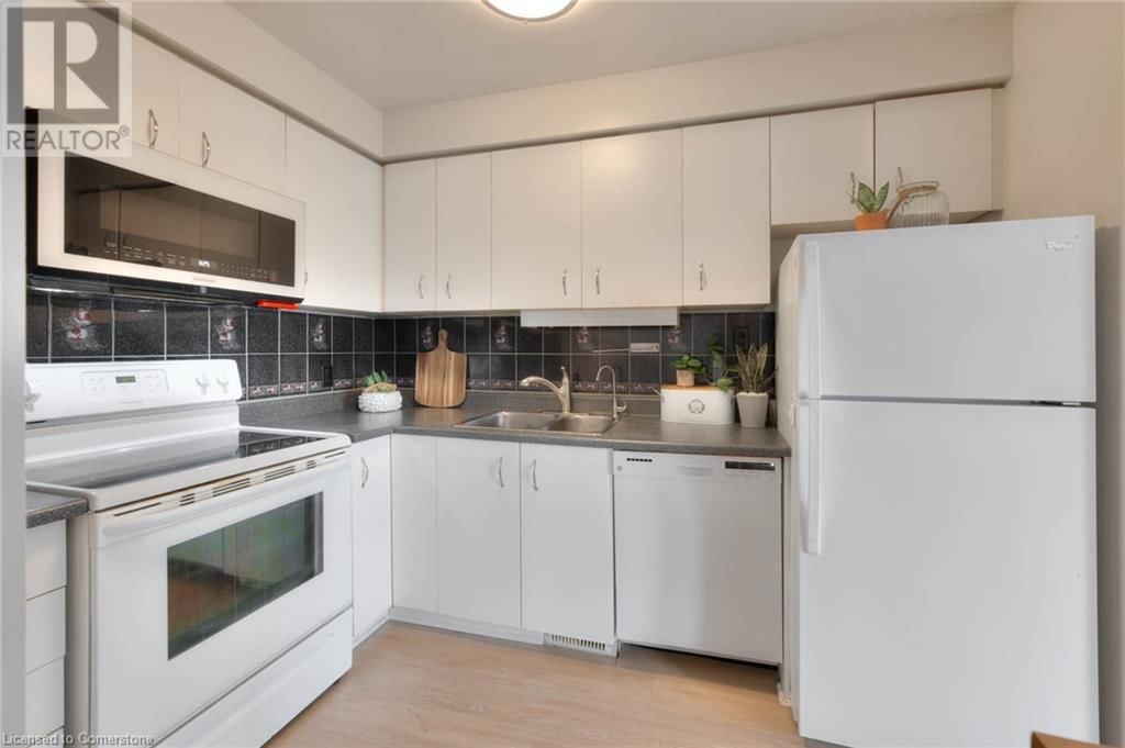 48 - 10 HOLBORN COURT Image 9