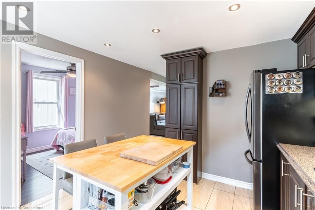 46 ROBINS AVENUE Image 11
