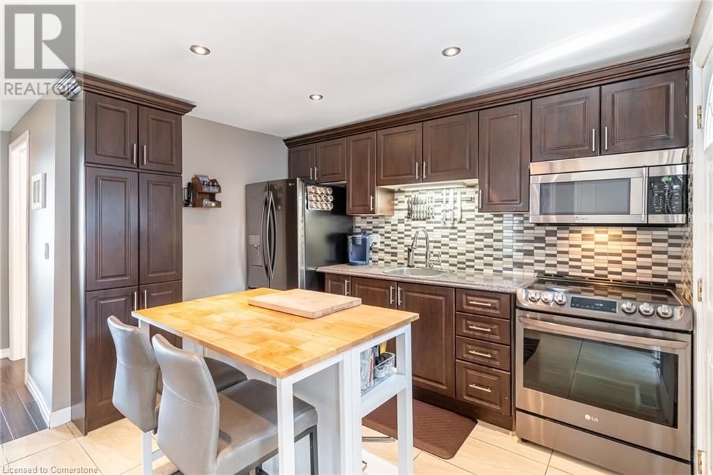 46 ROBINS AVENUE Image 12