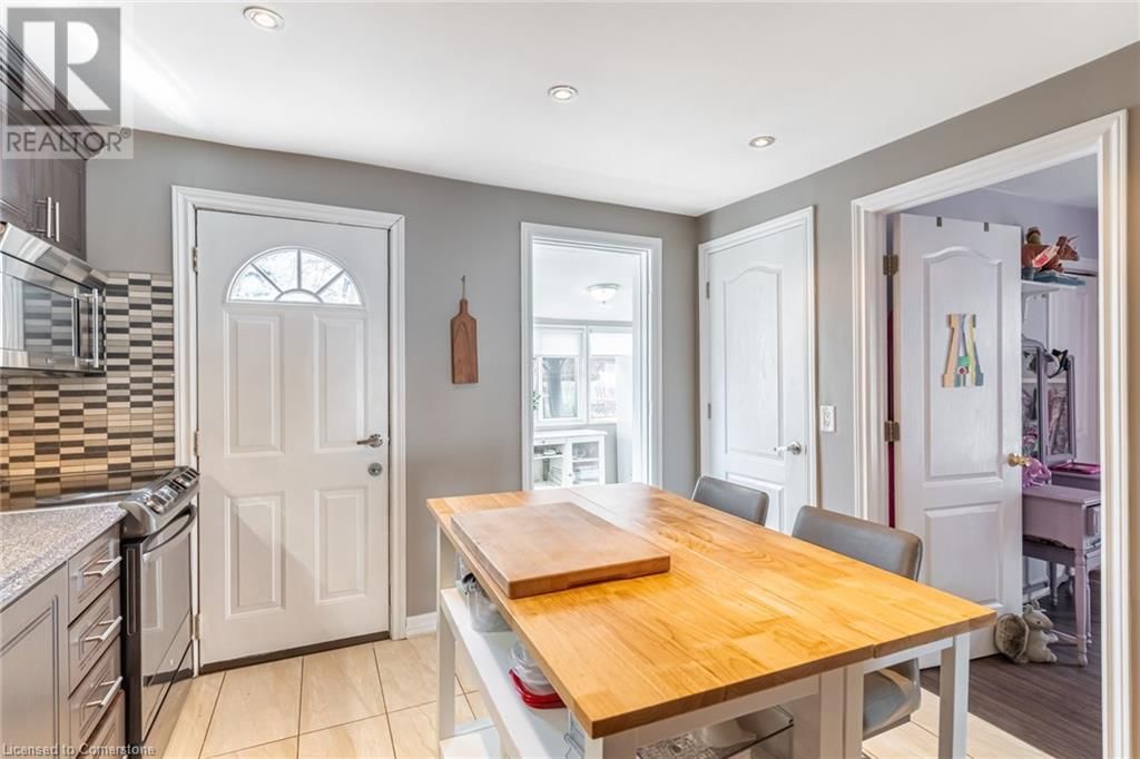 46 ROBINS AVENUE Image 13