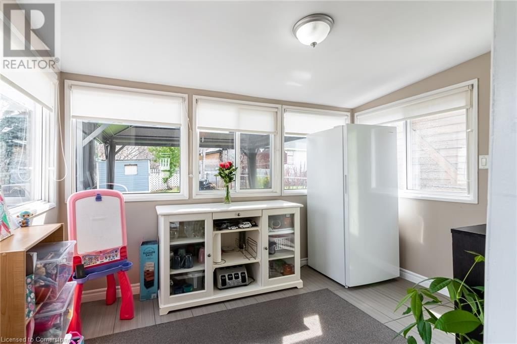 46 ROBINS AVENUE Image 14