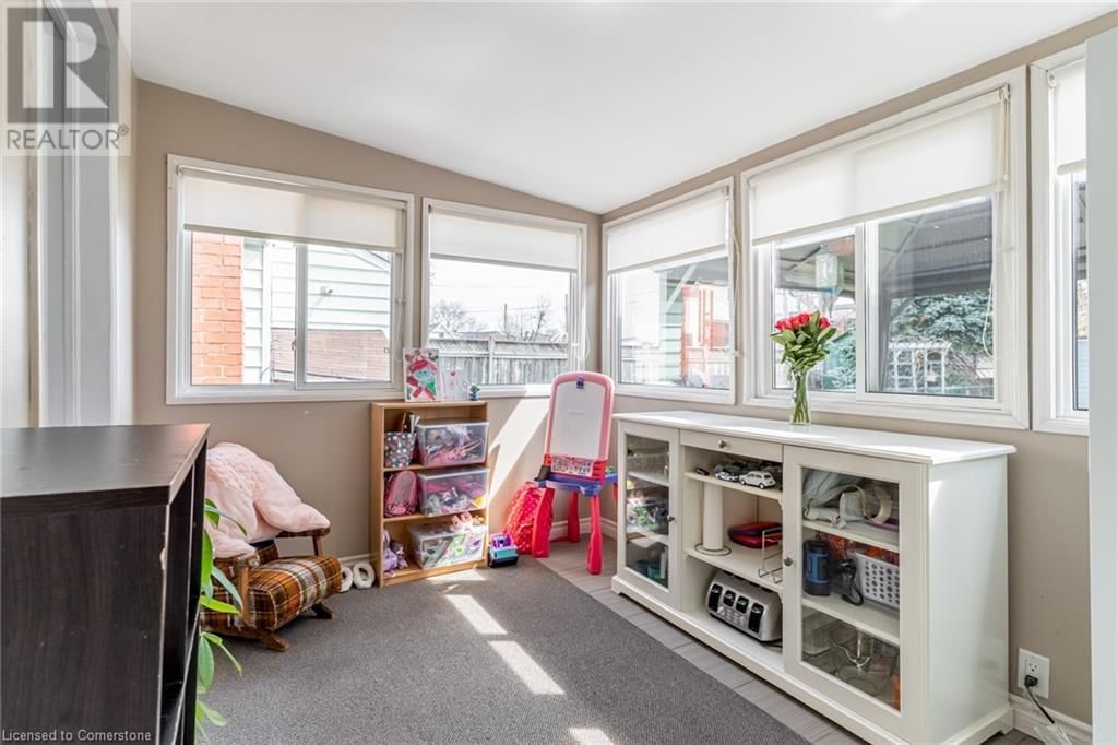 46 ROBINS AVENUE Image 15