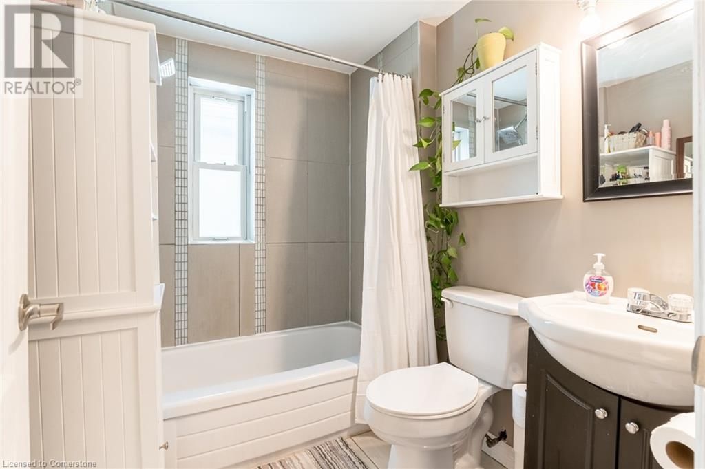46 ROBINS AVENUE Image 21