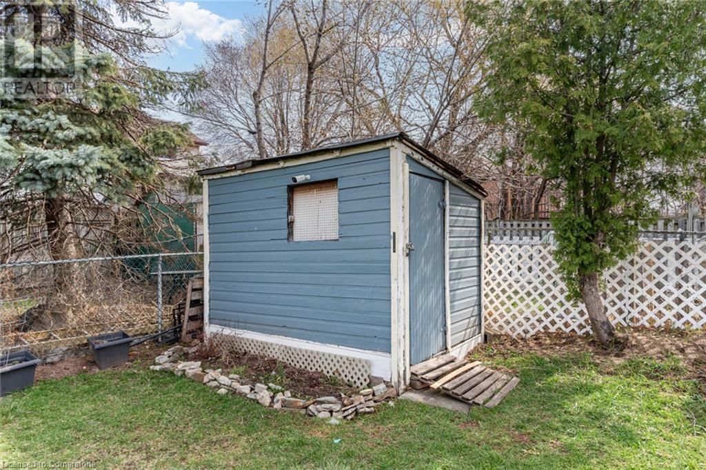 46 ROBINS AVENUE Image 26