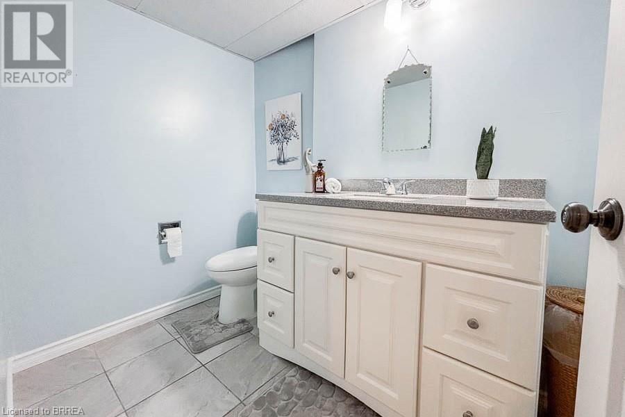 230 THOMAS AVENUE Image 30